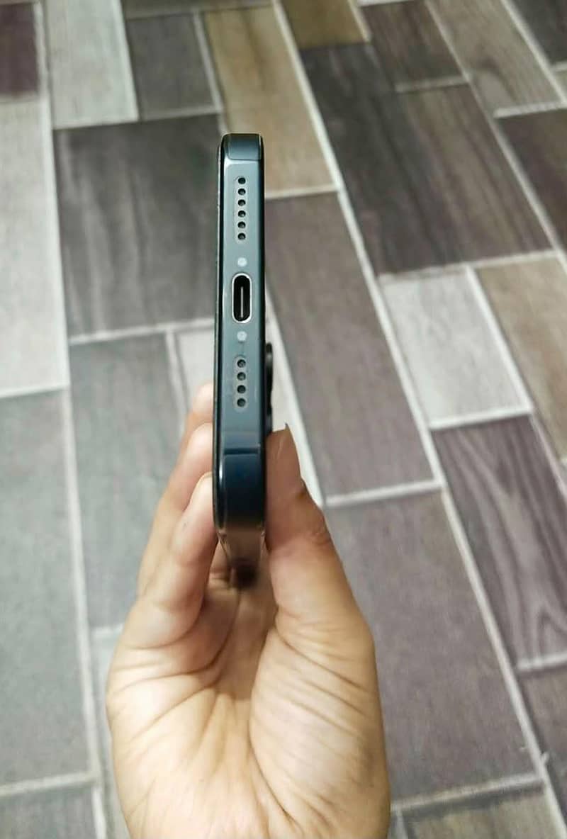 Apple iPhone 16 Pro Max 6