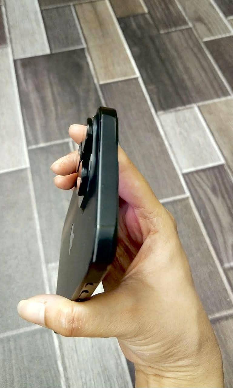 Apple iPhone 16 Pro Max 7