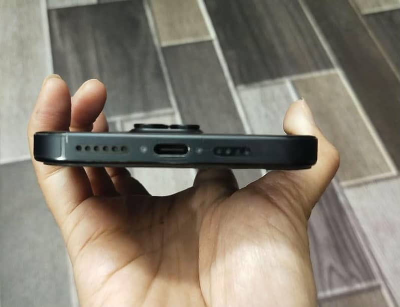 Apple iPhone 16 Pro Max 8