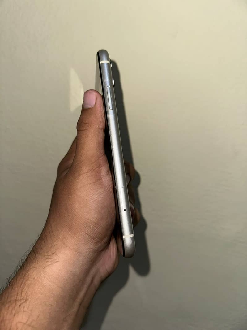 Apple iPhone 11 3