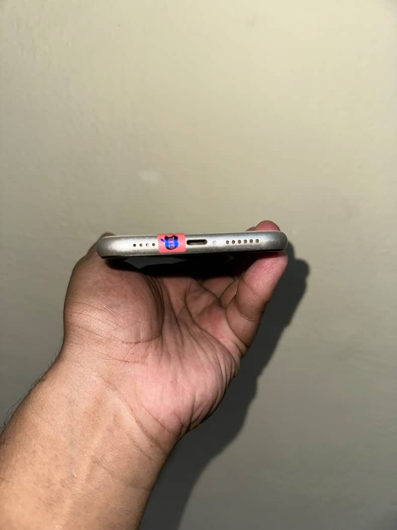Apple iPhone 11 4