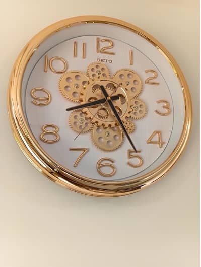 moving gears wall clocks available at resonable rates