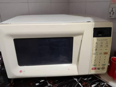LG Microwave Oven – Big Size – Excellent Condition