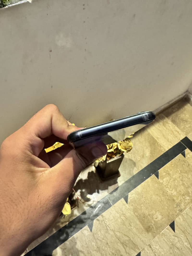Apple iPhone 11 Pro Max 2