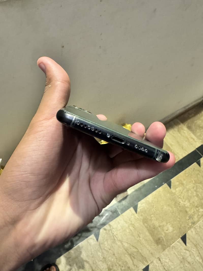 Apple iPhone 11 Pro Max 4