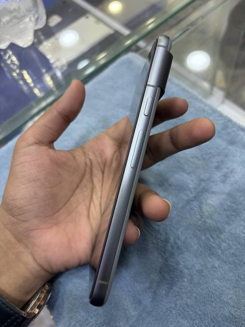 Google Pixel 8 4