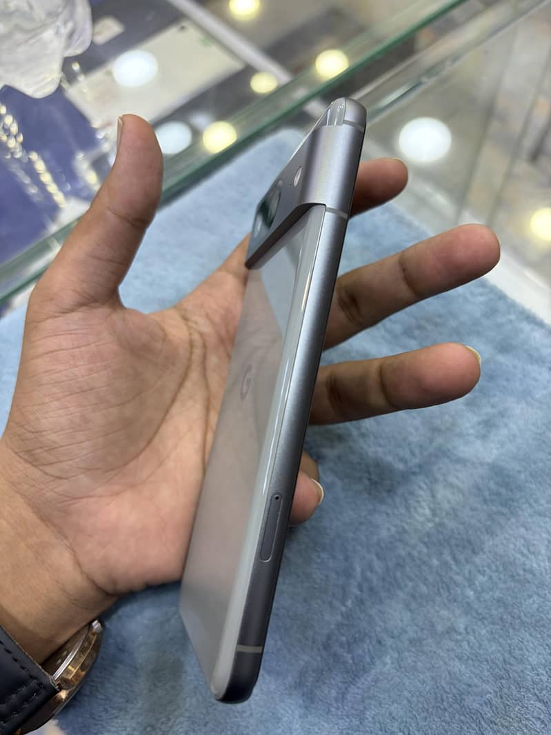 Google Pixel 8 5