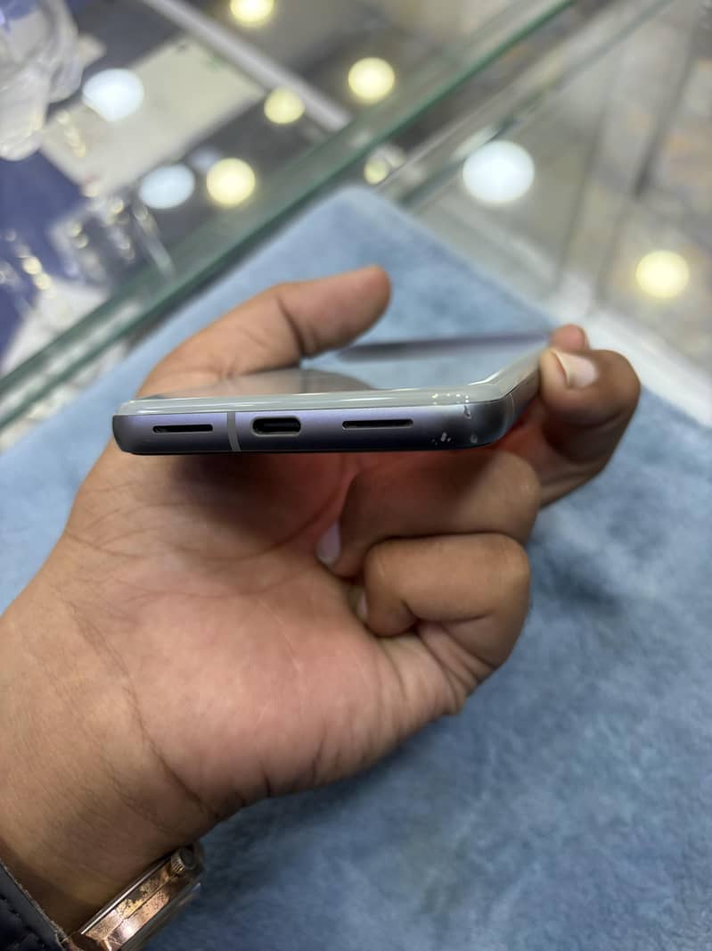 Google Pixel 8 6