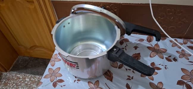 Pressure cooker