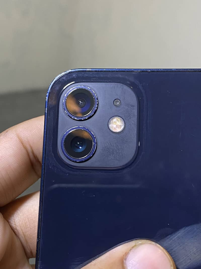 Apple iPhone 12 4