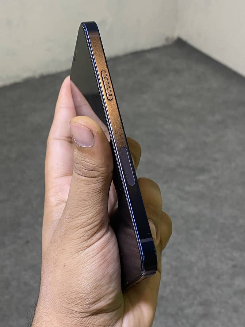 Apple iPhone 12 5