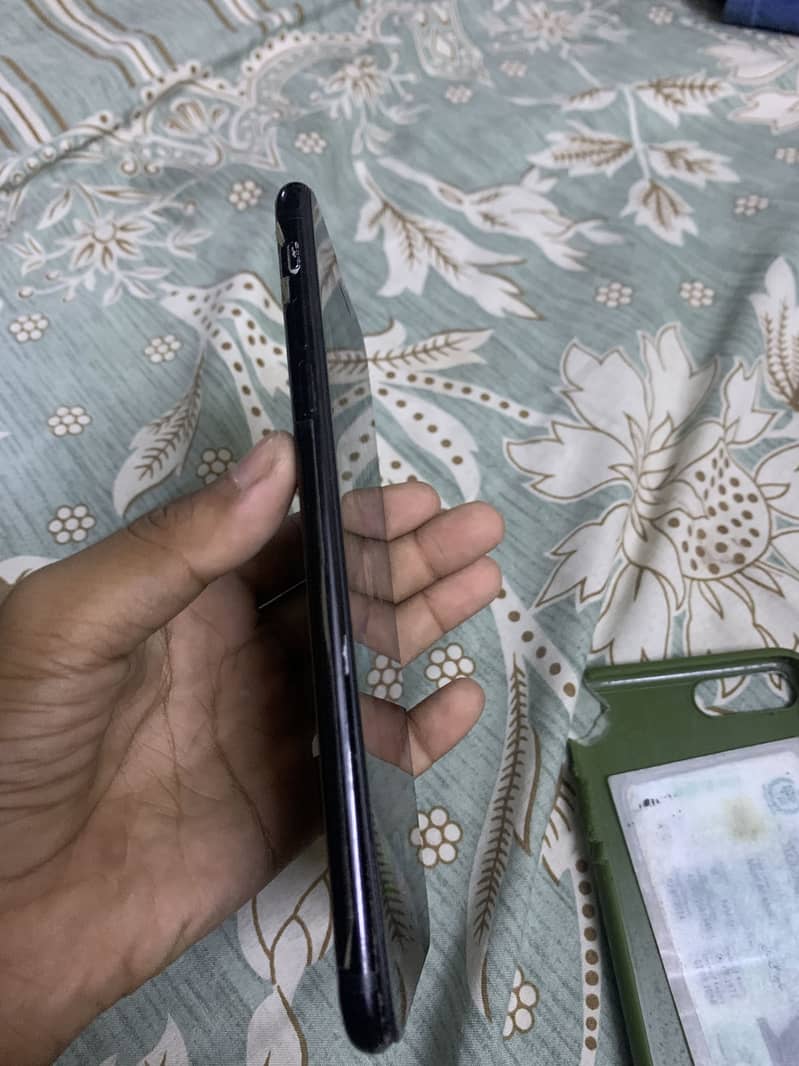 Apple iPhone 7 Plus 4