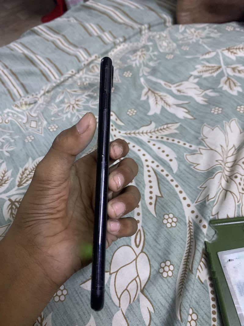 Apple iPhone 7 Plus 5