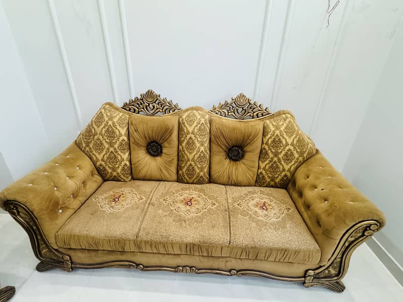 Crown sofa 0