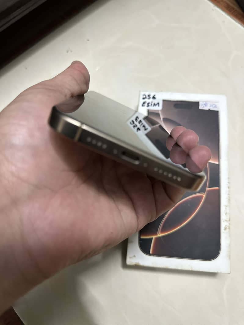 Apple iPhone 16 Pro Max 2