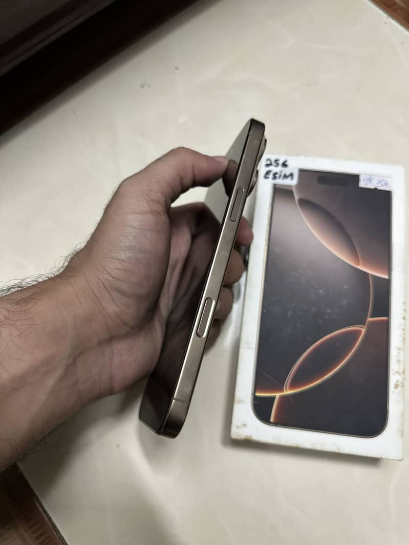 Apple iPhone 16 Pro Max 3