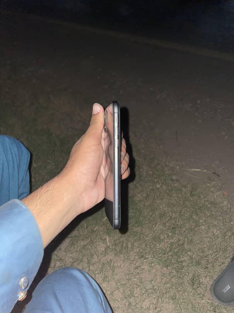 Apple iPhone 11 4