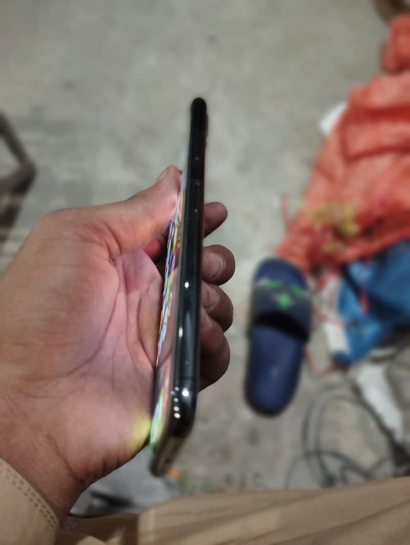 Apple iPhone XS Max 2