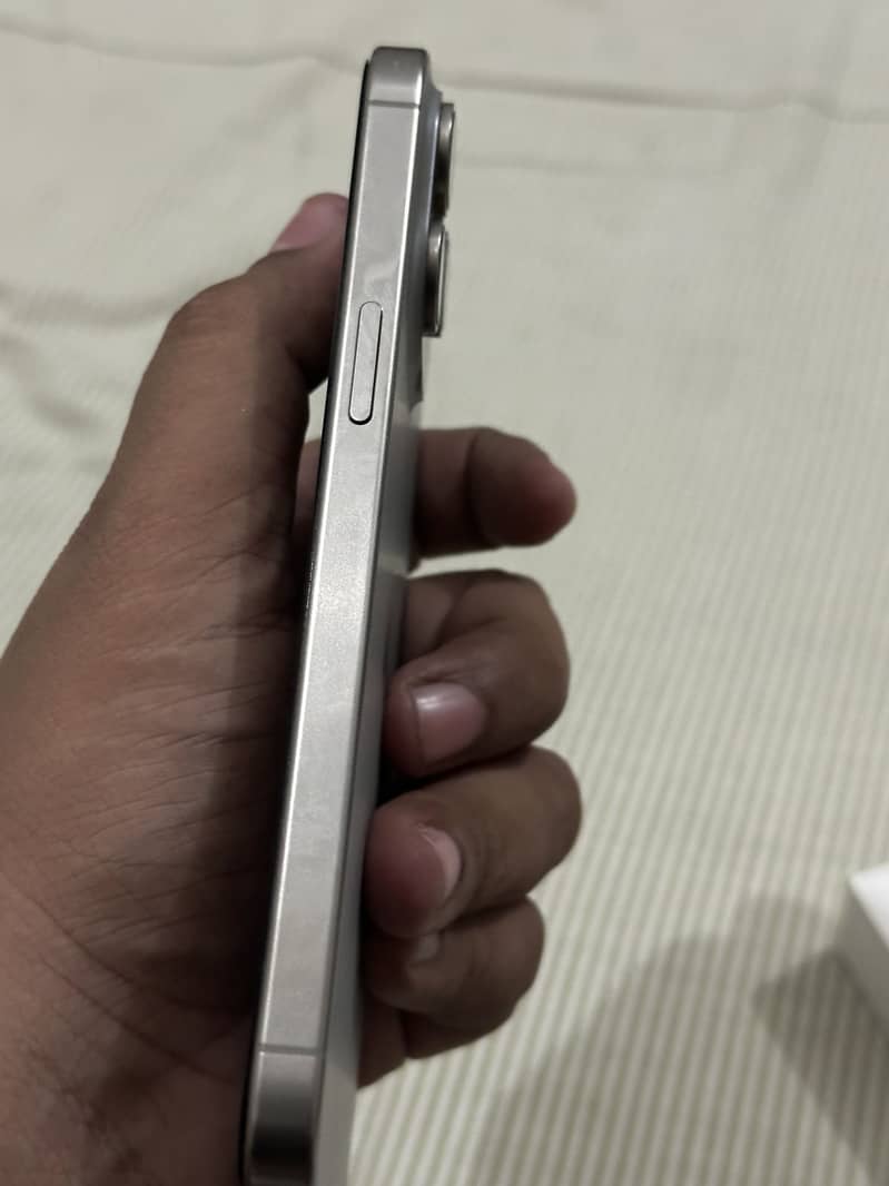 Apple iPhone 15 Pro Max 0