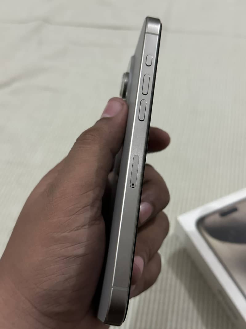 Apple iPhone 15 Pro Max 6