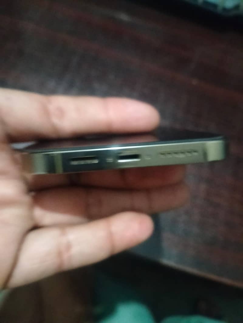 Apple iPhone 14 Pro Max 1