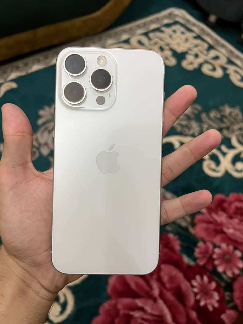 Apple iPhone 15 Pro Max 2