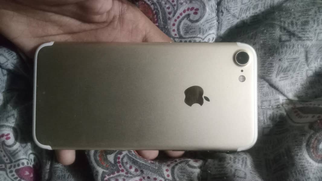 Apple iPhone 7 0