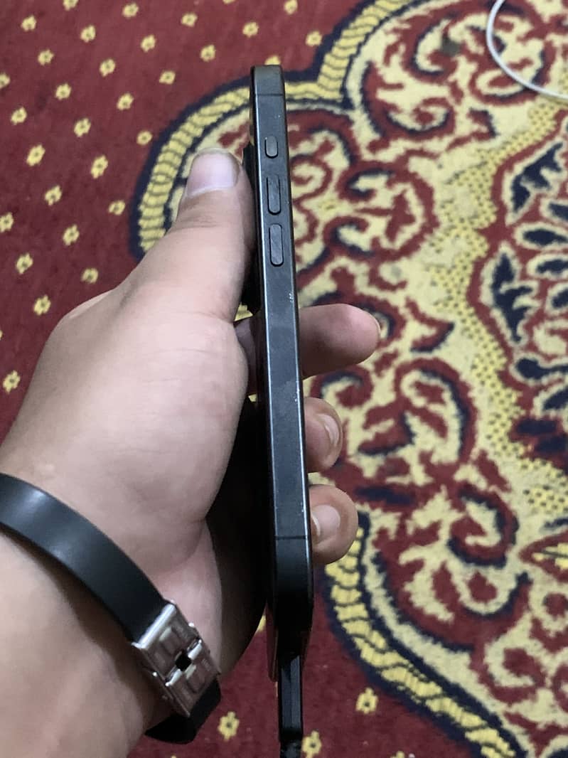 Apple iPhone 15 Pro 3