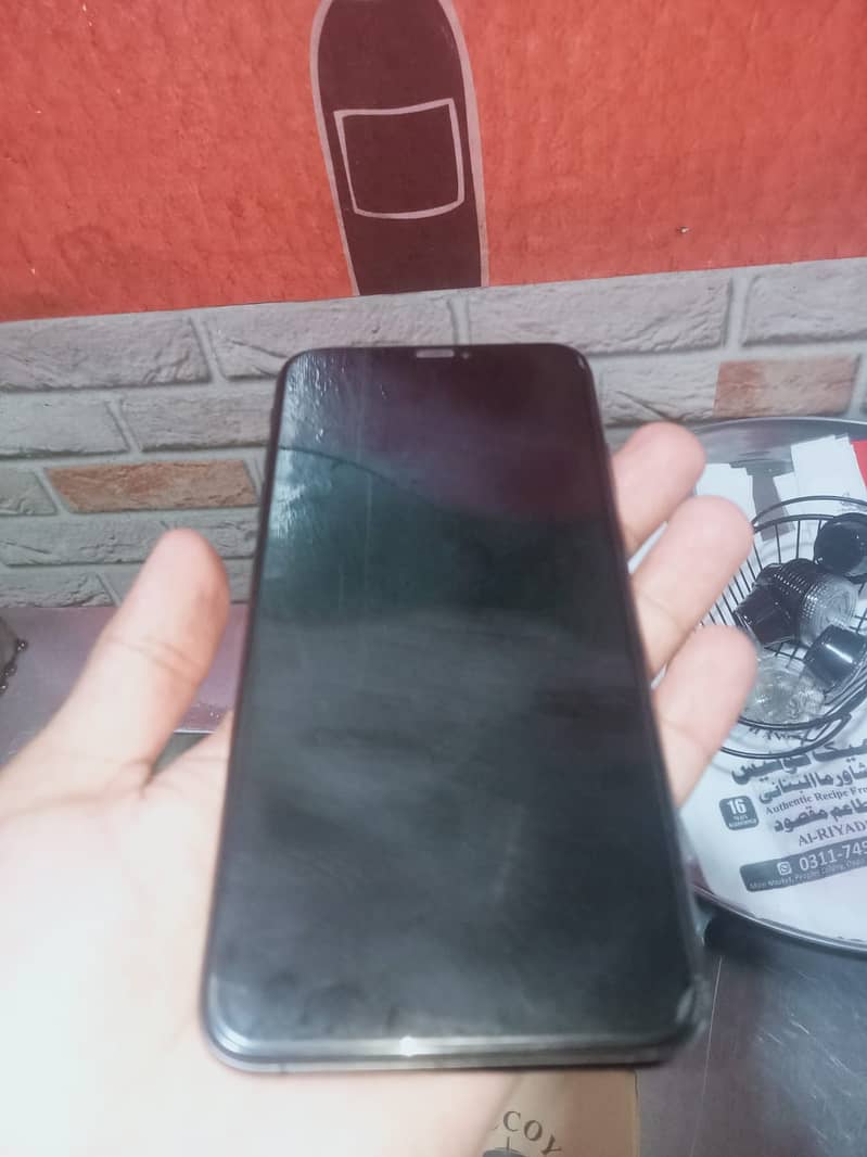 Apple iPhone XS Max 1