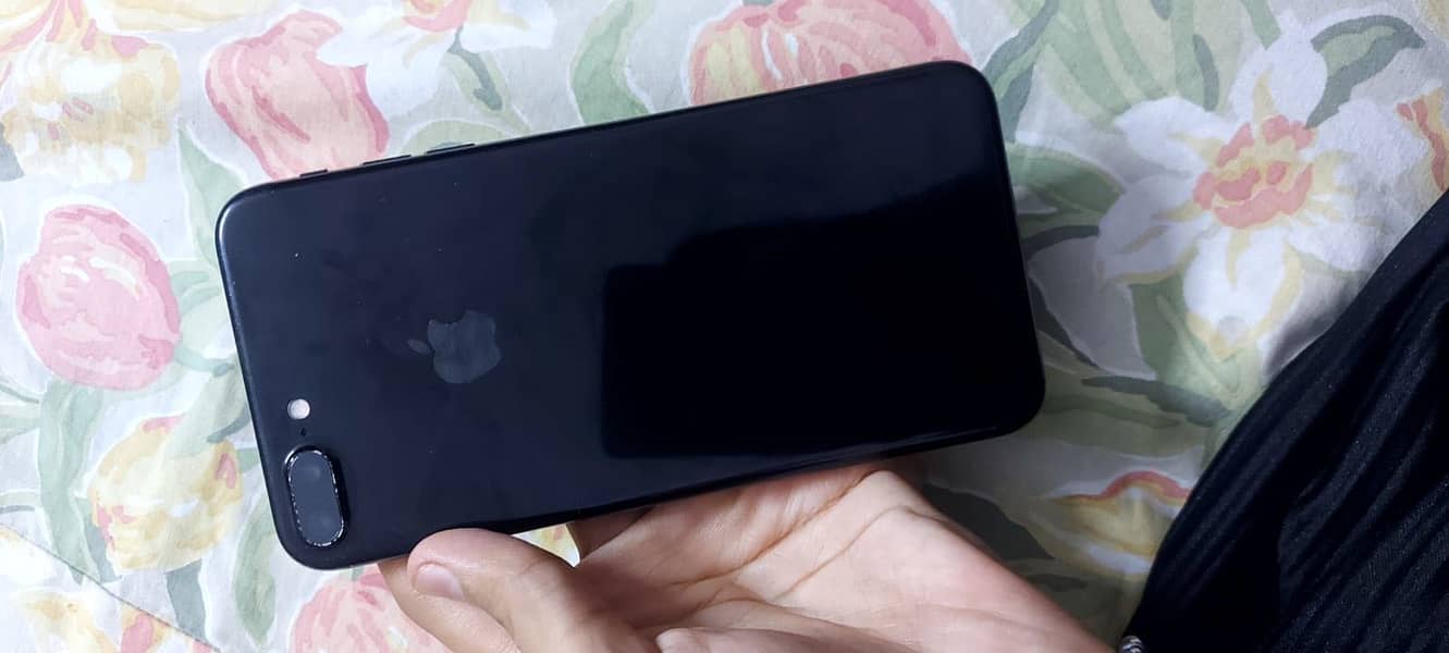 Apple iPhone 7 Plus 3