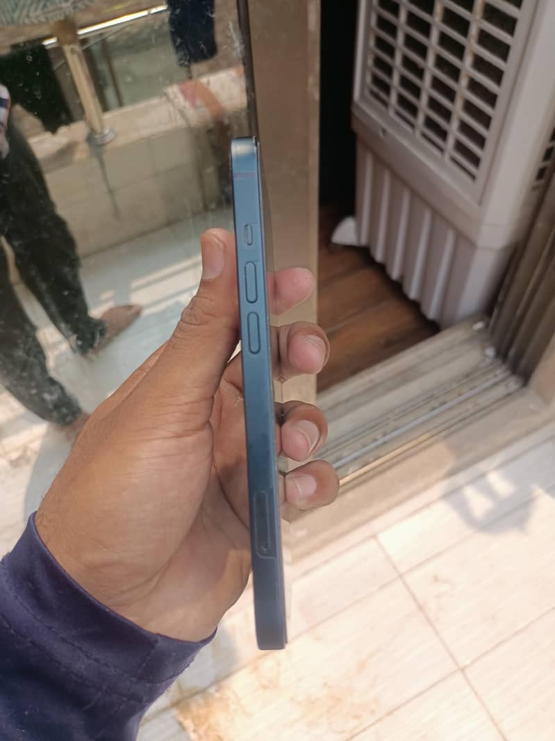 Apple iPhone 13 1