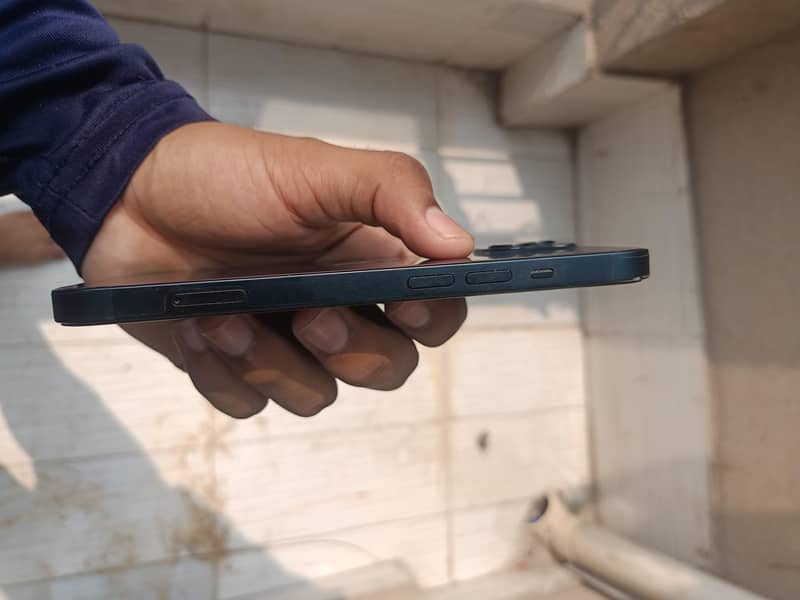 Apple iPhone 13 2