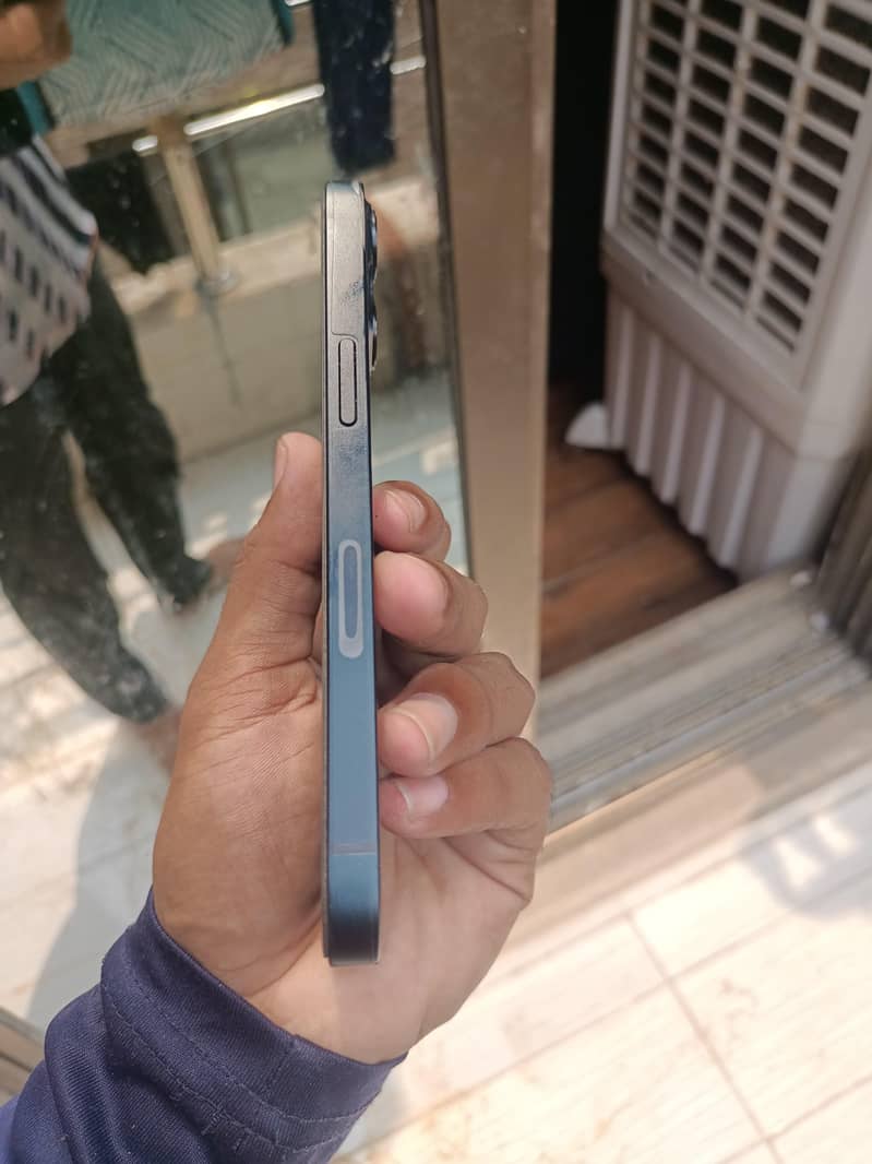 Apple iPhone 13 3