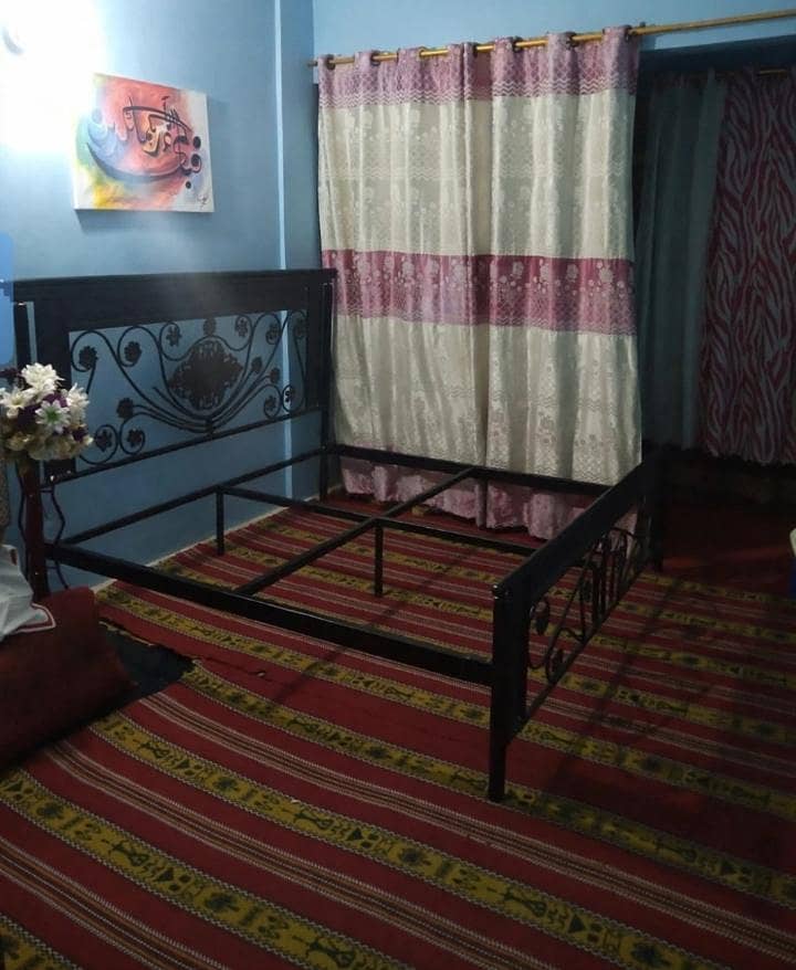 iron bed 0