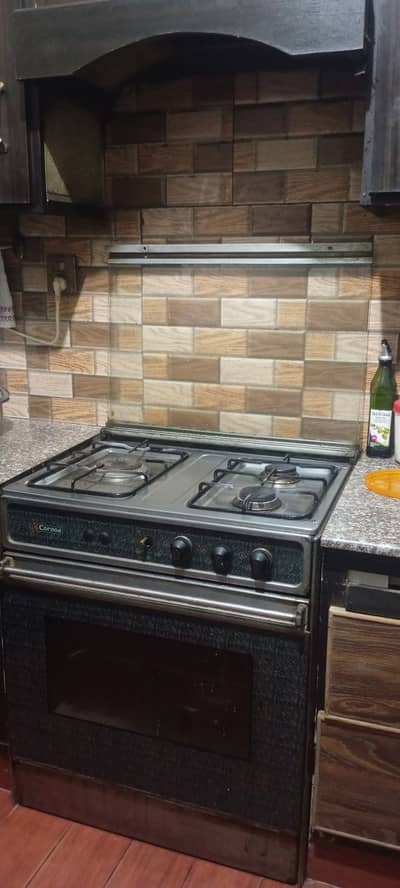 3 burner Cooking Range in excellent condition throw away price