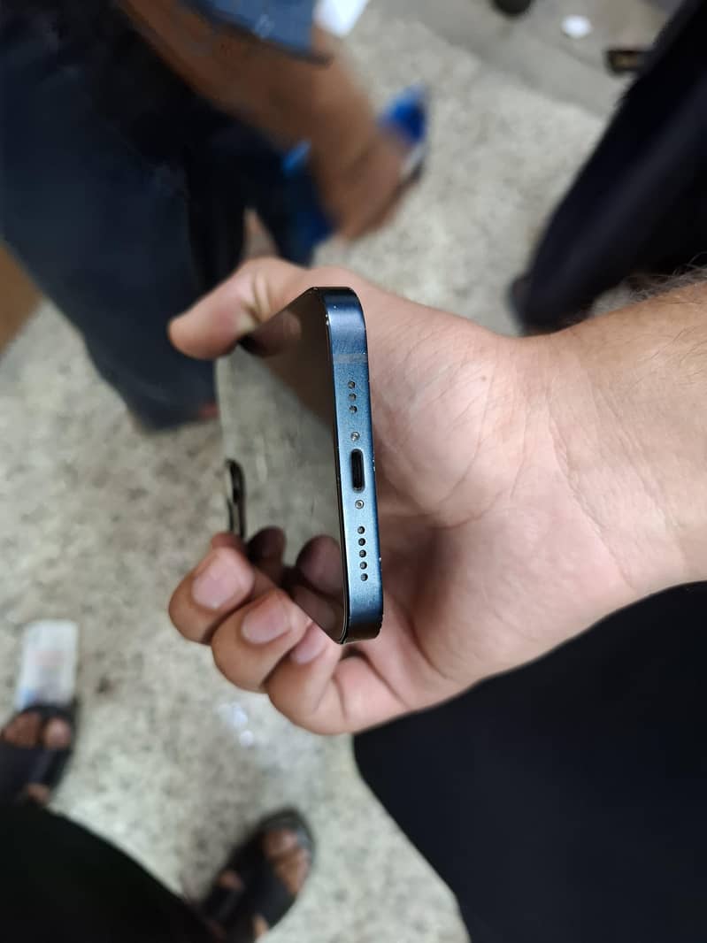 Apple iPhone 13 2