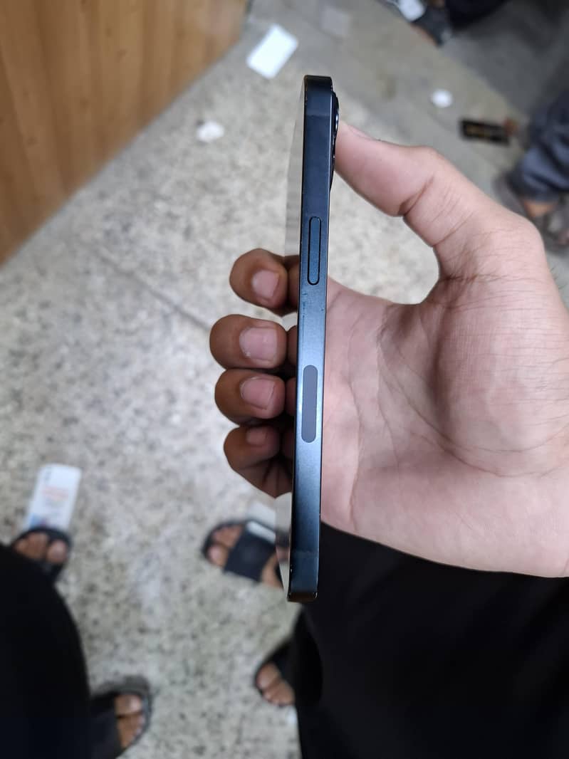 Apple iPhone 13 6