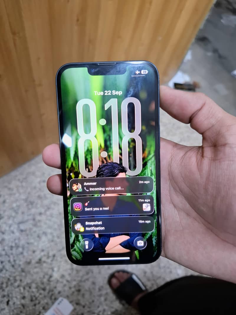Apple iPhone 13 8
