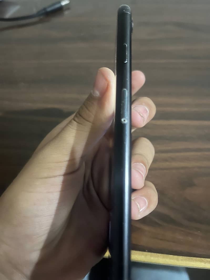 Apple iPhone 7 2