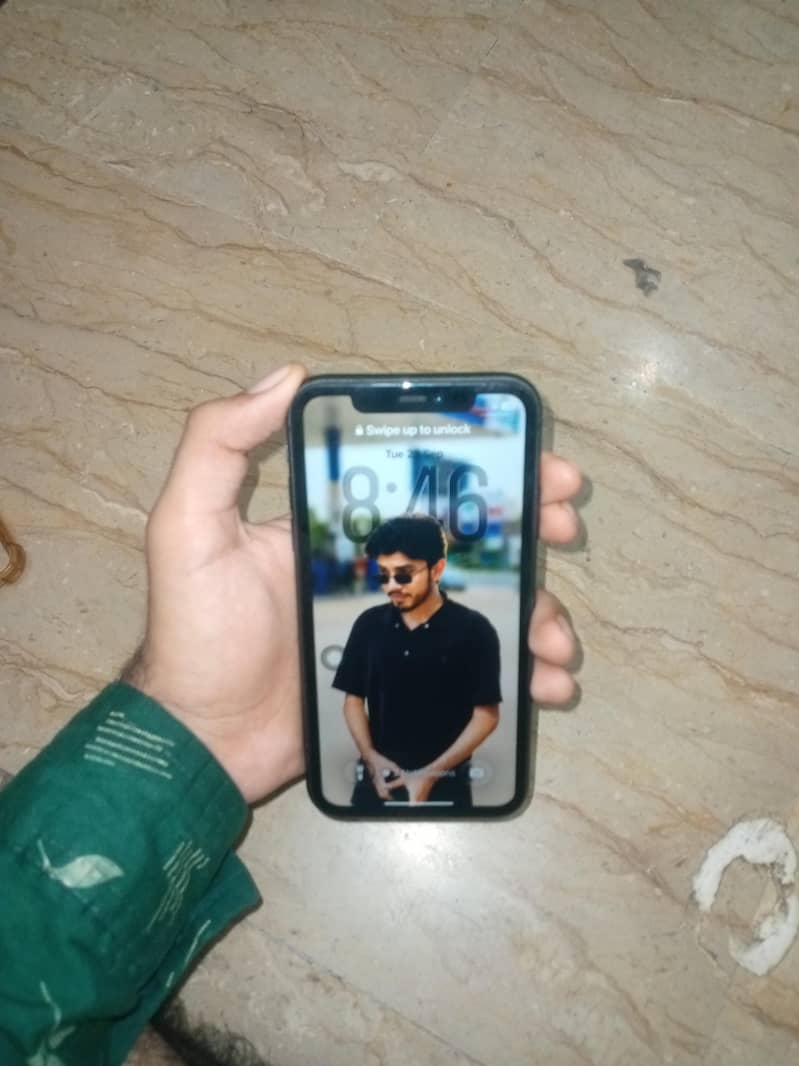 Apple iPhone 11 4