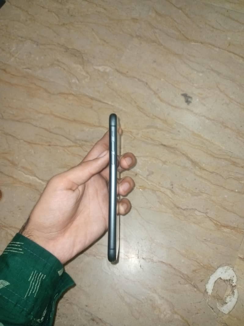 Apple iPhone 11 7