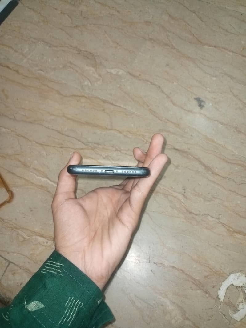 Apple iPhone 11 8