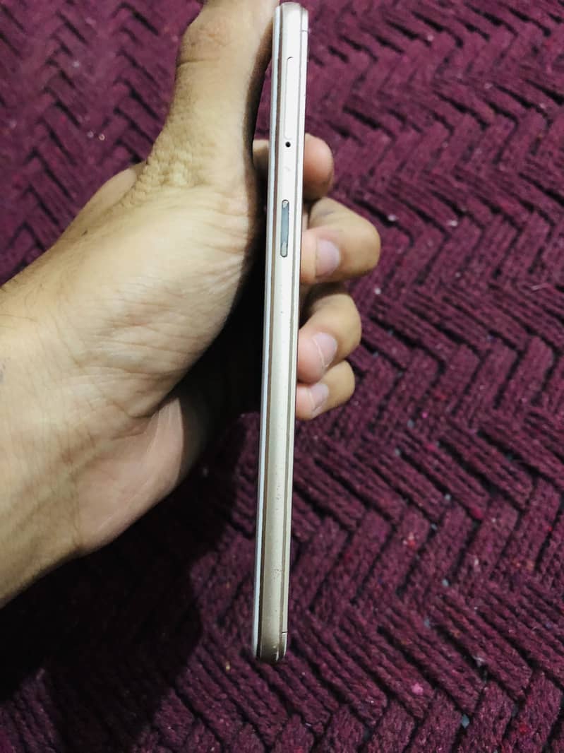 OPPO A37 1
