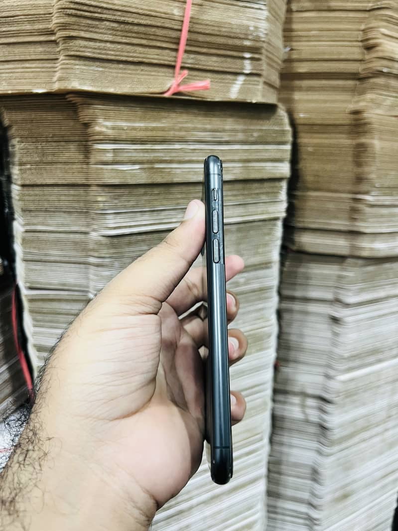 Apple iPhone 11 Pro 1