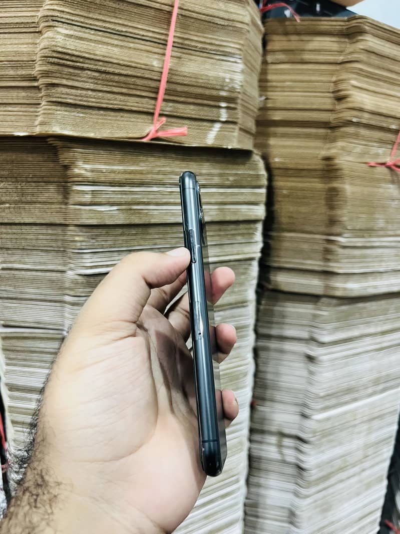 Apple iPhone 11 Pro 2