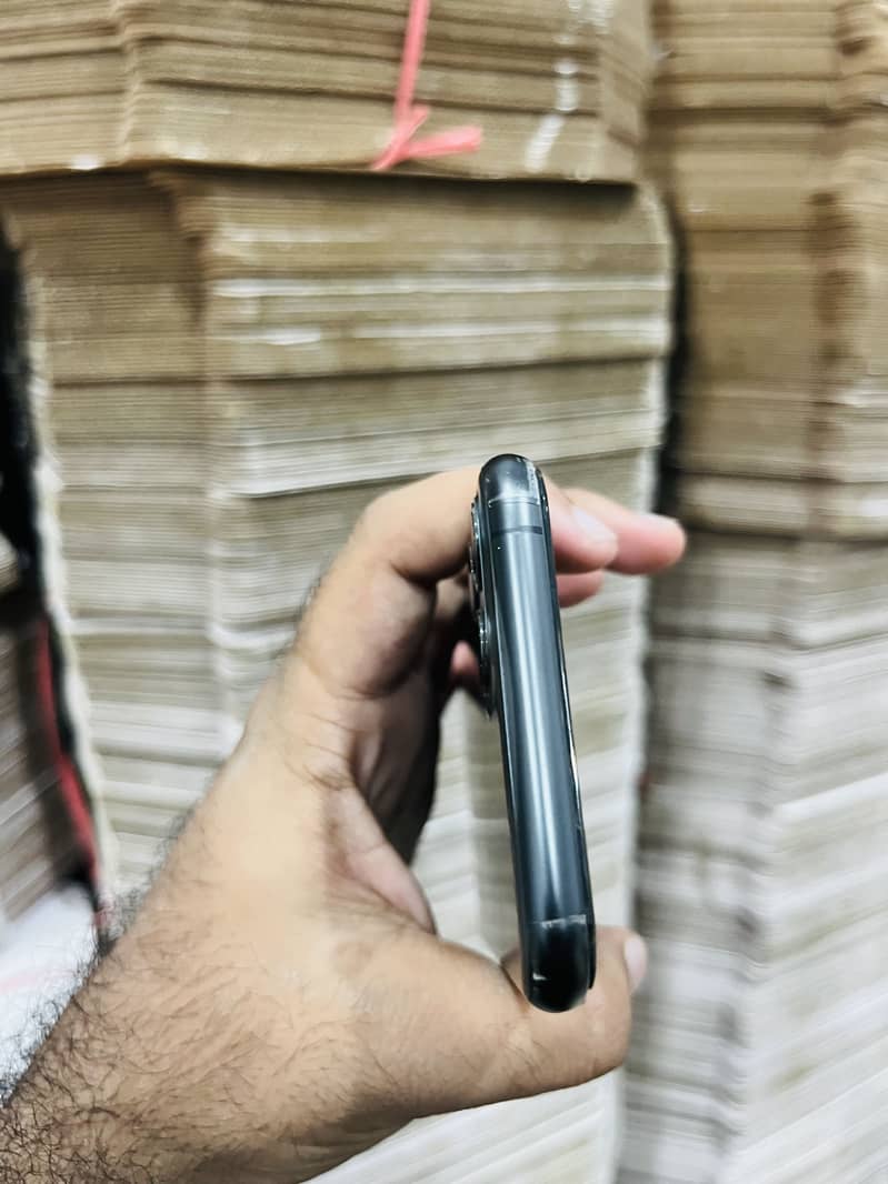 Apple iPhone 11 Pro 3