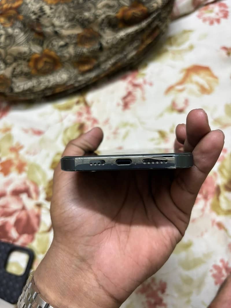 Apple iPhone 13 Pro Max 5