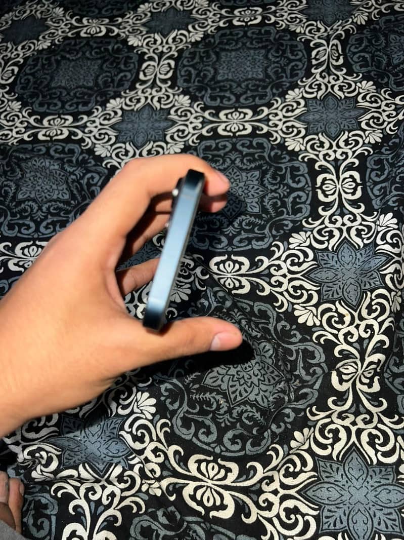 Apple iPhone 13 1