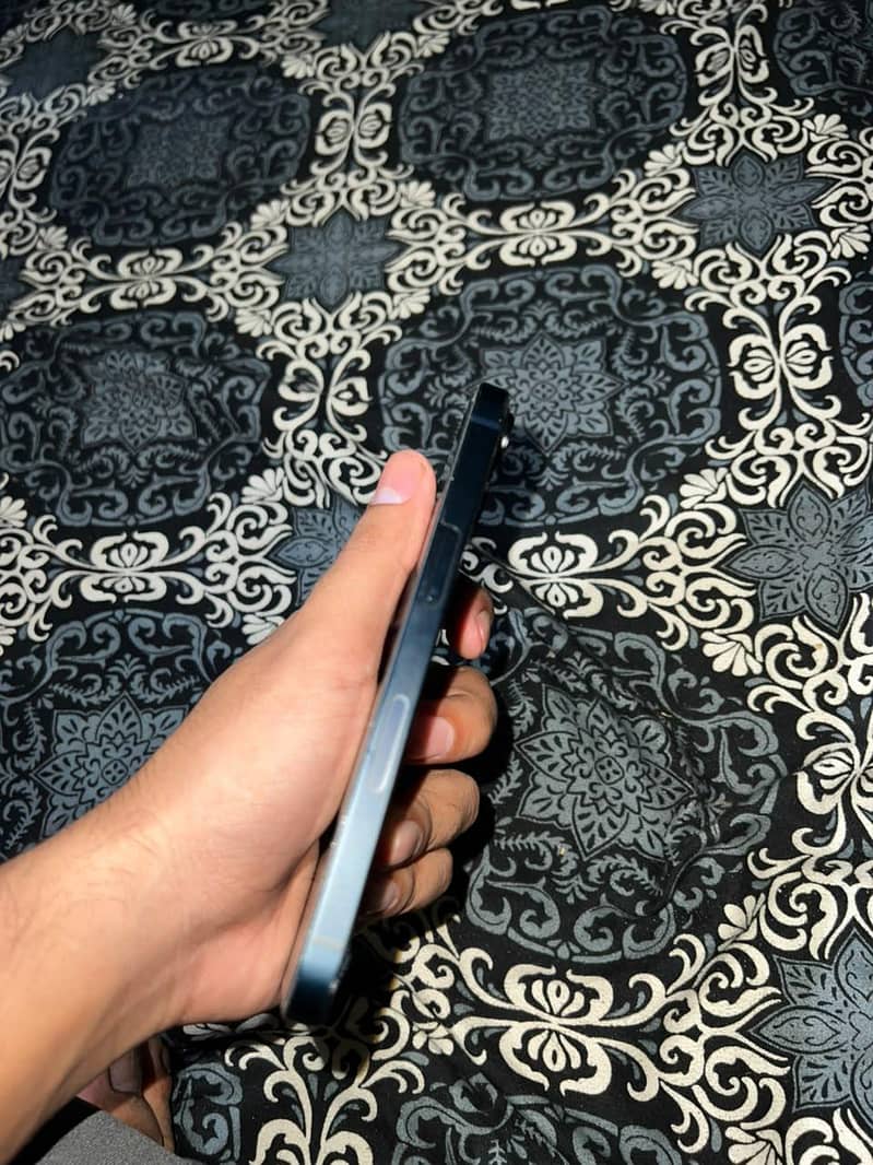 Apple iPhone 13 3