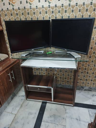 Computer Table for sale in good condition